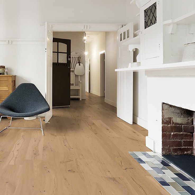 Bei uns erhalten Sie exklusiv holzSpezi Böden Ansicht eines Raumes mit holzSpezi Boden